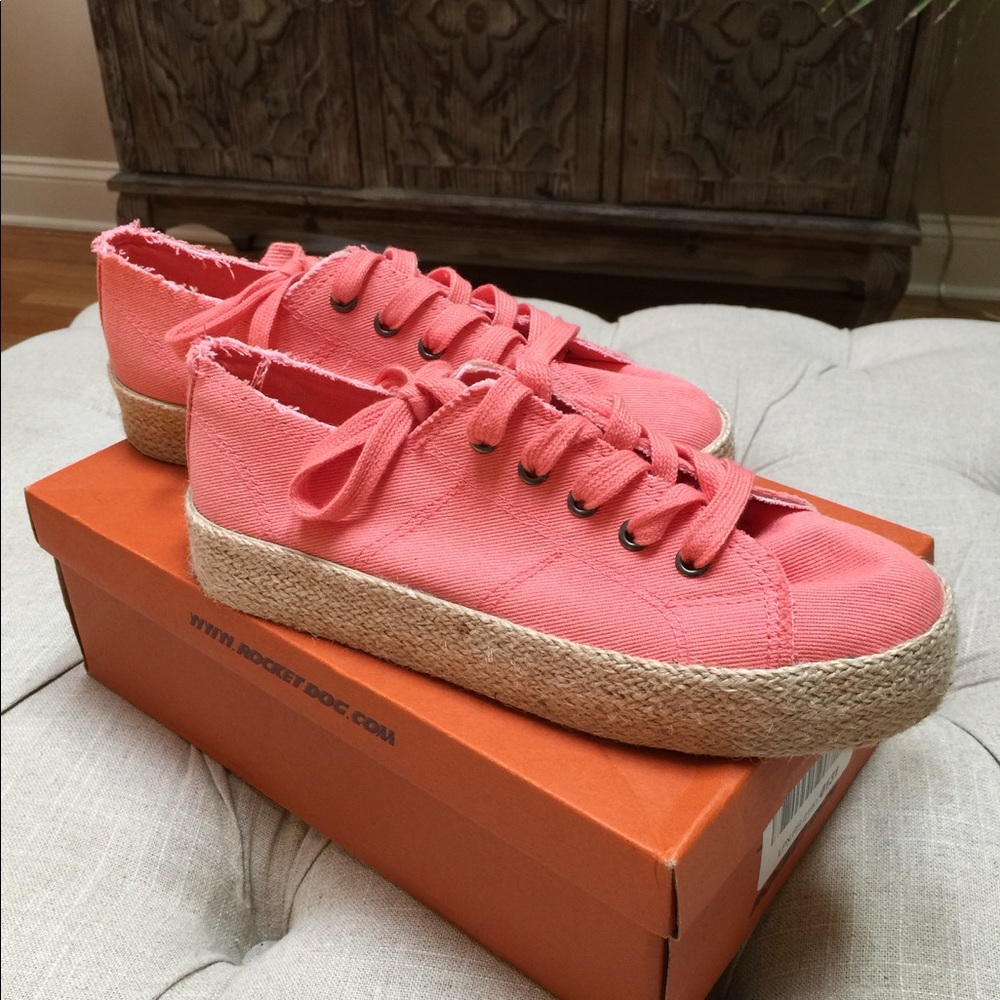 Racket Dog Peach Shoes Size 7 1/2